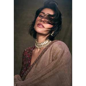 Sari pour femmes de créateur avec des paillettes et une bordure en dentelle brodée Jari Dori, magnifique chemisier et chemise - Product Image 3