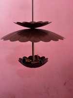 Luminaire suspendu en laiton fait main, forme de fleur, style moderne, pour une décoration intérieure luxueuse, grande chambre.