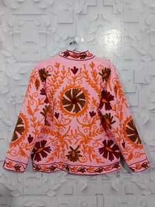Veste courte en tricot floral brodée Suzani pour femmes Hak Enterprises, style ethnique traditionnel vintage en toile de coton - Product Image 6