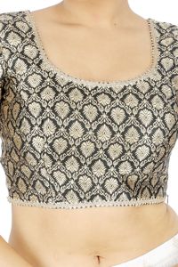 Haut court prêt-à-porter en soie Shreya pour femme, avec fermeture éclair latérale, col carré, broderie jacquard en brocart doré Zari, rembourré - Product Image 4