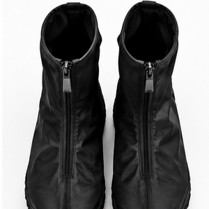 Bottes de moto Aultra One Enterprises imperméables à boucle auto-agrippante noires à bout fermé en cuir véritable couleur unie légères et respirantes - Product Image 1