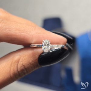 Anillo de Compromiso con Diamante Ovalado Pequeño, Oro Sólido de 10K, Diamante Cultivado en Laboratorio, Certificado IGI, Joyería Nupcial Minimalista y Elegante - Product Image 6