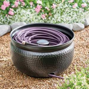 Moderno Organizador de Mangueras de Jardín de Acero Negro Martillado para Exteriores - Product Image 1