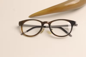 Gafas de Sol Hechas a Mano con Montura de Cuerno y Lentes Polarizadas Ecológicas, Gafas de Cuerno Ecológicas con Diseño Personalizable - Product Image 3