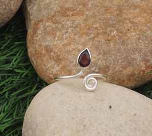 แหวนเงินแท้ 925 ประดับพลอยโกเมนสีแดงทรงเรียบง่าย ทำมือ สไตล์โบฮีเมียน คลาสสิก ประณีต แหวนเดี่ยว รับรองคุณภาพ เหมาะสำหรับงานแต่งงาน - Product Image 3