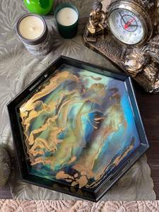 Bandeja de Servir de Madera Hecha a Mano con Resina Epoxi y Patrón de Humo Dorado - Product Image 5