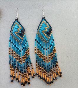 Boucles d'oreilles en perles de verre originales pour un look d'inspiration vintage, offrant un charme subtil et un attrait artisanal - Product Image 3