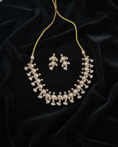 Conjunto de collar nupcial tradicional indio Kundan chapado en oro con circonitas cúbicas sin tallar y diamantes americanos, gargantilla con pendientes de perlas. - Product Image 3