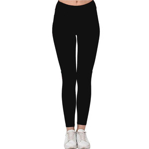 Ensembles de yoga pour femmes en tissu extensible uni respirant avec logo frontal, design tendance et texture douce - Product Image 5