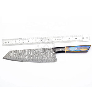 Couteau de chef Santoku japonais de luxe en acier Damas forgé à la main, nouveau design, lame affûtée de 8 pouces, couteau de cuisine Bunka avec manche en bois et cor. - Product Image 2