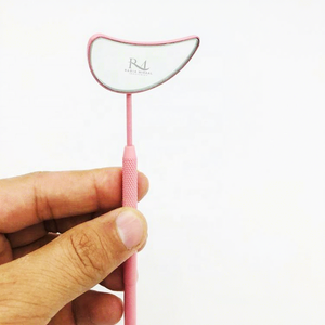 Nouveau produit : miroir pour extensions de cils en forme de lune, couleur rose poudrée, avec poignée diamantée. - Product Image 3