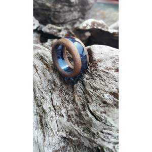 Anillo Minimalista de Resina y Madera para Uso Diario, Artesanía de Resina Hecha a Mano - Product Image 1