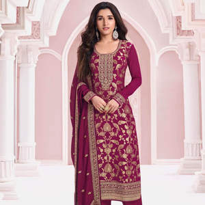 Elegante Traje Shalwar Kameez Pakistaní de Invierno con Bordado Intenso en la Parte Superior de Viscosa, Parte Inferior de Santoon y Dupatta de Seda, Tallas hasta 64 Pulgadas - Product Image 1