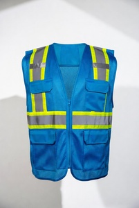 Gilet de sécurité réfléchissant bleu avec panneaux en maille et plusieurs poches pour les travaux de construction et de circulation - Product Image 1