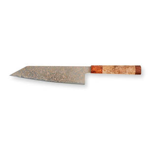 Cuchillo de chef hecho a mano con acero damasco y cobre, con mango de madera natural, para cocina profesional y uso en restaurantes. - Product Image 1