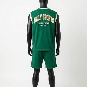 Conjunto de Camiseta sin Mangas y Pantalones Cortos de Jersey de Algodón y Poliéster Premium de 220 GSM para Hombre con Logotipo Bordado - Product Image 5