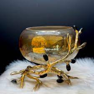 Bol en verre artisanal de qualité supérieure avec support en forme de branche dorée, centre de table décoratif pour la maison, idéal pour offrir en cadeau, style glamour et pour servir les aliments. - Product Image 1