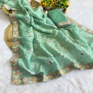 Vastra Cottage ส่าหรีผ้าไหมสีเขียวมิ้นท์สีทองปักเลื่อมลายดอกไม้และขอบหลายสี - Product Image 3