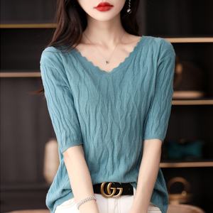 Camiseta de manga corta con cuello en V de punto ligero para mujer, top informal, transpirable y suave, ligero y transpirable - Product Image 3