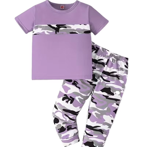 Conjunto de Ropa Casual para Niñas, Camiseta de Manga Corta con Estampado de Personajes y Bloques de Color, Pantalones Deportivos, Poliéster/Algodón, Pijamas - Product Image 1