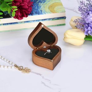 Boîte à bijoux en bois en forme de cœur avec un seul compartiment, boîte à bijoux vintage personnalisée en bois pour demande en mariage, fiançailles, mariage - Product Image 1
