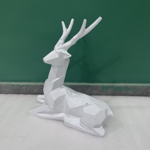 Escultura de sobremesa TD570 de diseño artesanal, reno sentado, decoración navideña para el hogar, acabado en aluminio blanco - Product Image 6