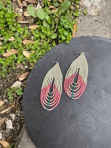 Pendientes elegantes con flecos y cuentas de color rosa y blanco, hechos a mano, estilo bohemio, accesorios elegantes para mujeres y niñas, a la moda - Product Image 5