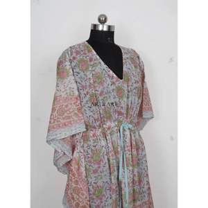 ชุดคลุมชายหาดผ้าฝ้ายอินเดียเนื้อนุ่มพิมพ์ลายสัตว์ คอวี รูดเชือกผูกเอว ทรงปล่อยชายระบาย แต่งลูกไม้ ยาวสั้น เหมาะสำหรับฤดูร้อน ใช้เป็นชุดเพื่อนเจ้าสาวได้ - Product Image 4