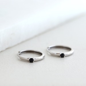 Pendientes de Aro Pequeños Minimalistas de Oro Amarillo Sólido de 14K con Diamantes Cultivados en Laboratorio Negros, Joyería Elegante para Fiestas - Product Image 2