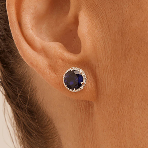 Boucles d'oreilles classiques pour femmes en or massif 18 carats avec saphir, taille brillant rond, bijoux de mariage - Product Image 3