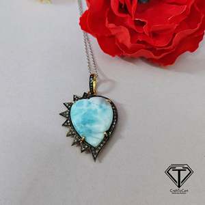 Colgante de Corazón de Turquesa Natural con Incrustaciones de Diamantes, Circonitas y Perlas - Product Image 2