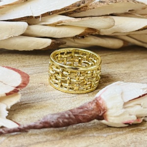Bague élégante en laiton au design bohème, motif tressé, pour femme, plaqué or 18 carats, maille géométrique creuse, bague statement, vente en gros - Product Image 6