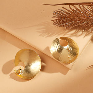 Pendientes de disco Solara hechos a mano en latón |   Joyería Tribal Sun Statement - Product Image 1