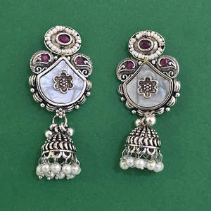 Pendientes Clásicos Elegantes Oxidados de Alta Demanda con Baño Oxidado 811316 - Product Image 4