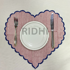 แผ่นรองจานผ้าลินินสีแดงทำมือจำนวนมาก ปักลายขอบหยักรูปหัวใจ ใช้ซ้ำได้ สำหรับโรงแรม งานแต่งงาน และงานอีเว้นท์ - Product Image 6