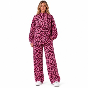 ชุดลำลองขายส่งลายเสือดาวสีชมพู ชุดเสื้อสเวตเตอร์คอเต่าตัวหลวม กางเกงขายาวทรงกว้าง ชุดลำลองใส่สบายๆ - Product Image 1