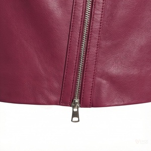 Minifalda de cuero genuino de cintura alta para mujer, estilo línea A, con cremallera, estilo motociclista. - Product Image 6