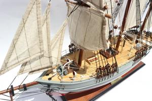Maqueta de Barco de Vela Noruego de Madera Hecha a Mano FRAM - Product Image 3