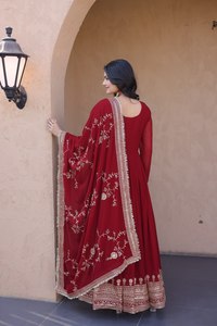 Vestido de Fiesta Premium de Diseñador, con Bordado de Flores Artificiales, Lentejuelas Zari, Largo hasta el Tobillo, Sin Arrugas, Reversible, Listo para Usar - Product Image 5