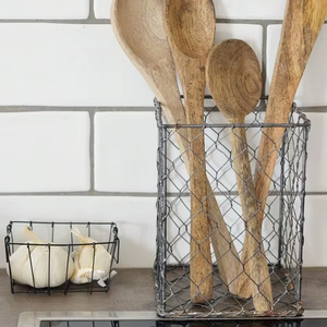 Portacubiertos de metal rústico para decoración de cocina estilo granja, que aporta un toque metálico cálido y almacenamiento funcional. - Product Image 1