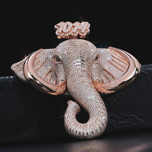 จี้รูปหน้าช้างประดับเพชรโมอิสซาไนต์แบบสั่งทำพิเศษ พร้อมหมายเลขของคุณ - Product Image 1