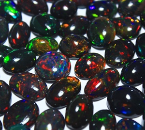Ópalo Natural Etíope de Alta Calidad, Multicolor, Corte Ovalado, Gema Suelta 4x6mm 8x10mm, Tratado Ahumado con Efecto de Juego de Color y Fuego - Product Image 1