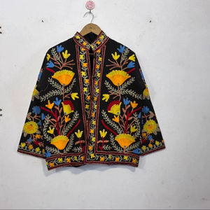 Veste bomber en velours tricoté matelassé brodé Suzani indien, respirante, écologique, réversible, manteau d'hiver pour femme, élégante - Product Image 1