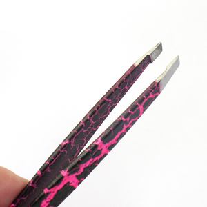 Nuevas Pinzas Profesionales para Cejas 3 en 1 de Acero Inoxidable Coloridas con Punta Inclinada, Marca Privada Personalizada - Product Image 5