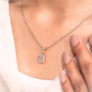 Oferta Especial: Colgante de Diamante Esmeralda con Claridad VVS, Diamantes Cultivados en Laboratorio con Certificación IGI, Engaste de Puntas, Colgante Solitario en Oro Sólido de 14K - Product Image 4