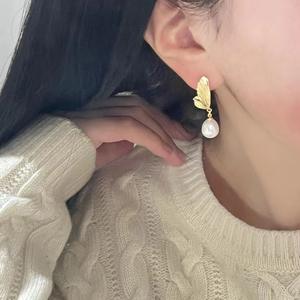 Pendientes Largos de Perlas de Agua Dulce para Mujer, Ganchos de Oro de 14K con Perlas Naturales de Estilo Simple y Elegante, Accesorio de Moda - Product Image 4