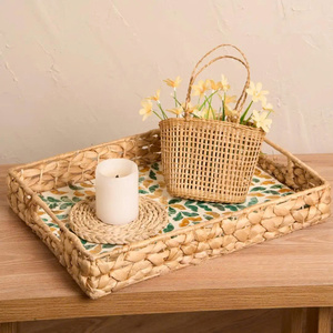 Bandeja Rectangular de Jacinto Hecha a Mano de Lujo con Incrustaciones Iridiscentes de Madreperla y Elegante Marco Tejido Natural Decorativo - Product Image 5