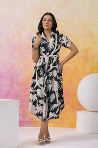 Vestido de Seda Rusa de Alta Demanda para Mujer, Elegante Estampado Inspirado en la Naturaleza sobre Seda Suave de Lujo, Perfecto para la Noche o para Usar en Vacaciones - Product Image 5