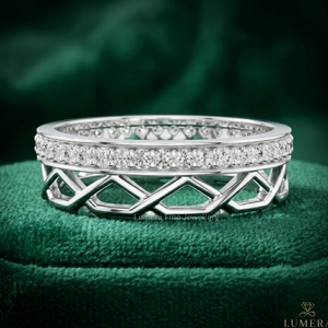 Bague d'éternité de luxe en moissanite imitation diamant pour femme, motif ajouré, empilable, plaqué rhodium, certifiée IGI - Product Image 1