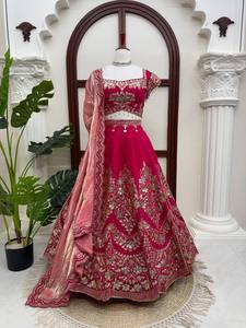 Lehenga Choli Premium Mul Chanderi Longueur Ras du Sol avec Broderie Fine, Sequins et Découpes, Jupe en CanCan et Blouse en Dentelle Fantaisie en Soie Fendi - Product Image 1